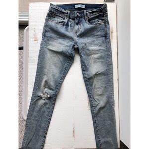 Banana Republic Skinny Jean (26P) Distressed Wash